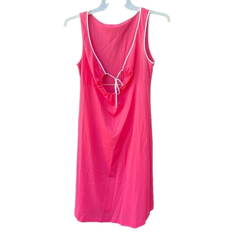 Vintage Gossard size Medium 100% nylon keyhole front nightgown.